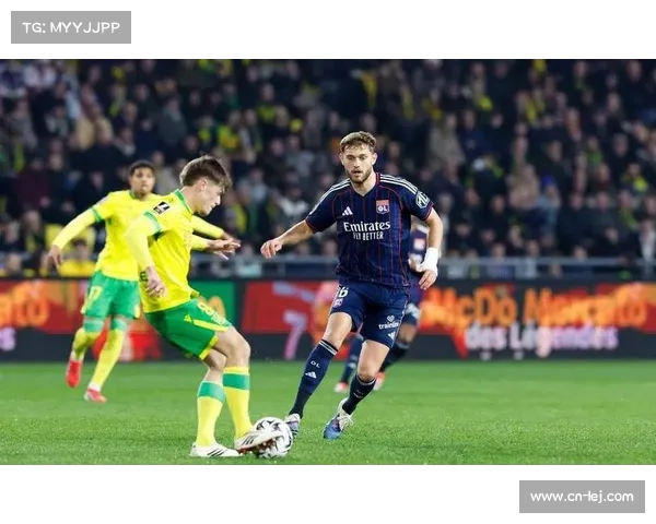 里昂客场1-0小胜南特豪取六连胜，恩德里克染红离场引发争议